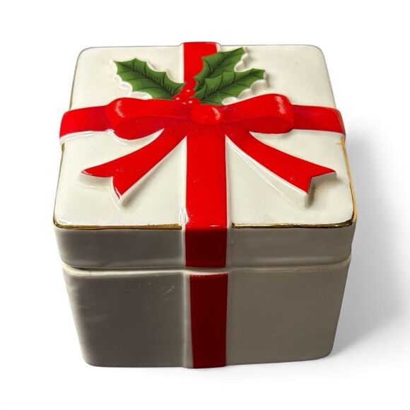 Vtg Mount Clemens Pottery Gift Box Trinket Box White Red Ribbon Ceramic Square - Picture 2 of 4